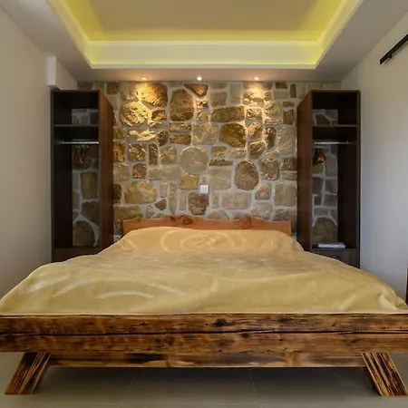 Luxurious Rejo Vrlika